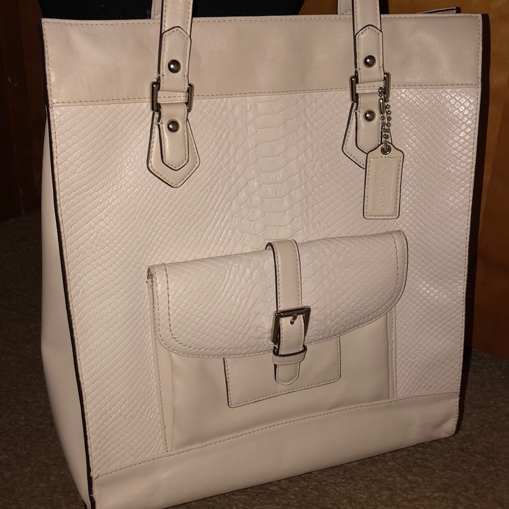 ⭐️SALE TODAY!⭐️ Coach offwhite color tote  bag